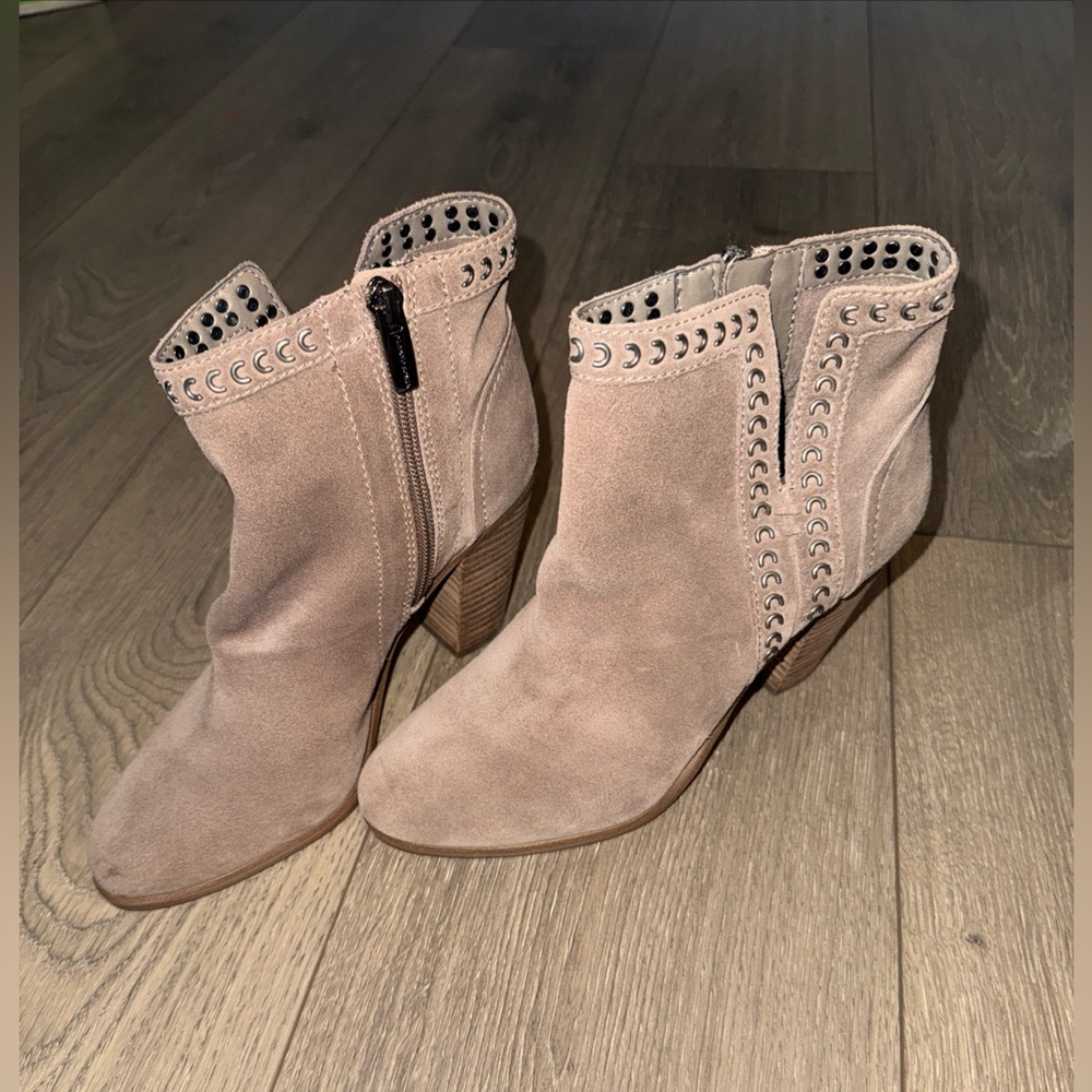 Vince Camuto Gray suede Heeled Sandals size 5